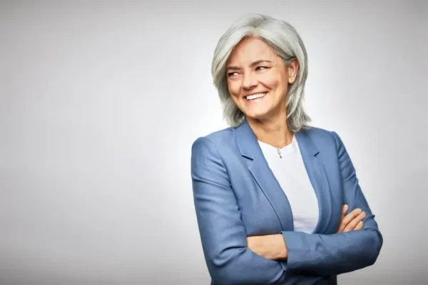 Mastering Business Dynamics: Applying the 48 Laws of Power to Achieve Success